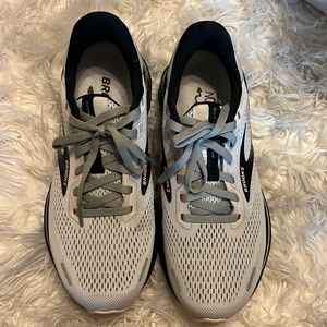 BROOKS SNEAKERS